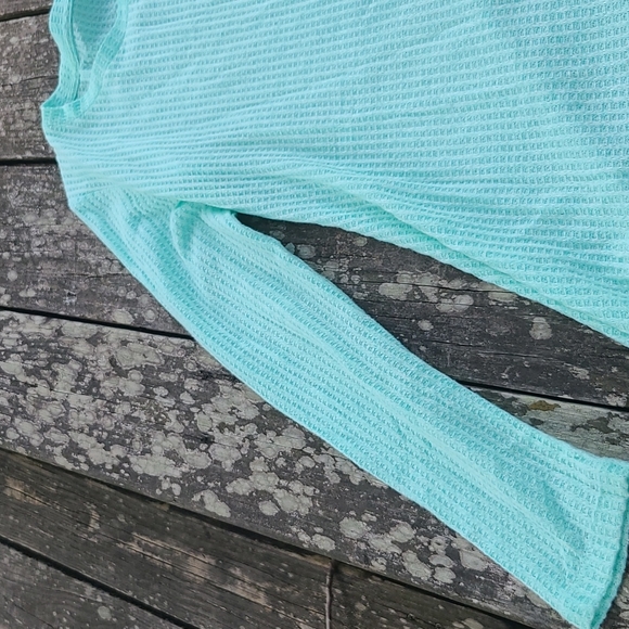 Top - Picture 2 of 4